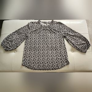 Adrianna Papell women's Medium, half-sleeve, black and white floral print blouse